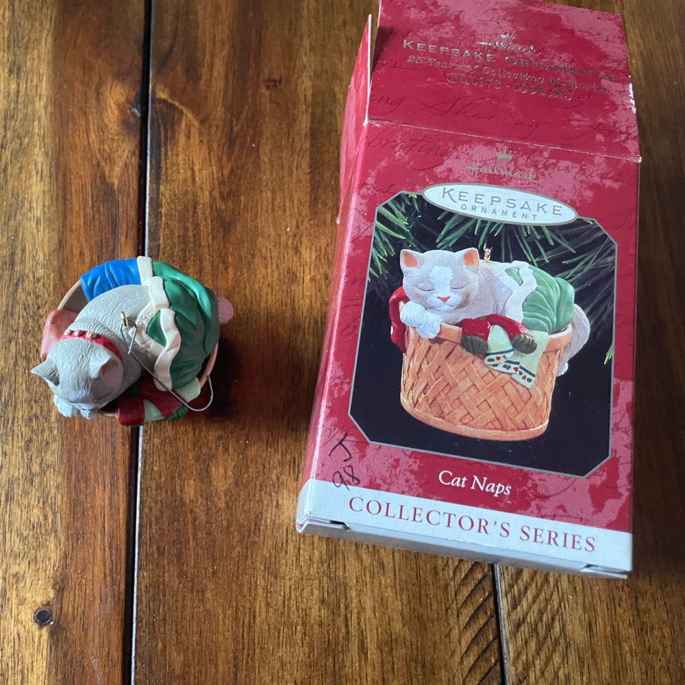 1998 Hallmark Mischievous Kittens Ornament